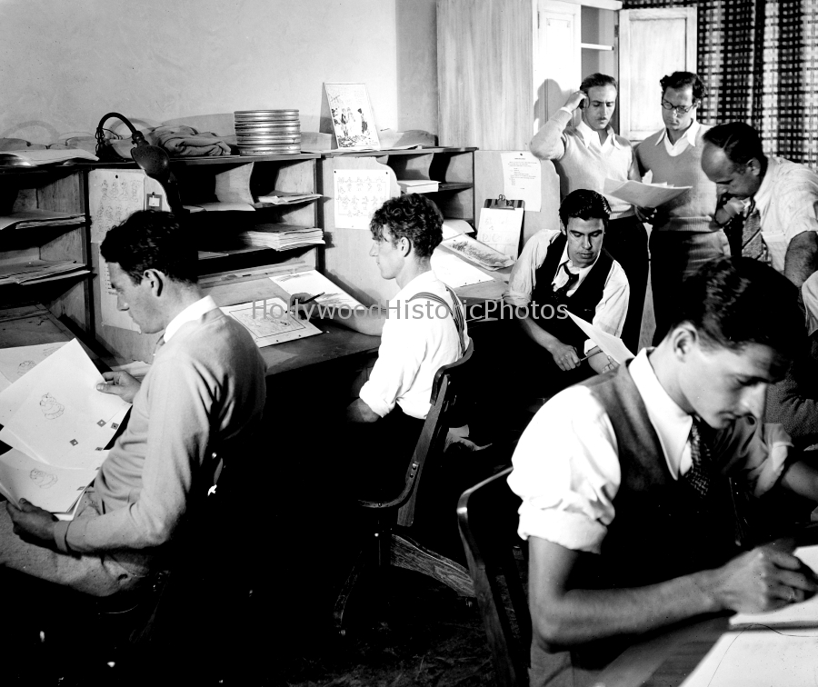 Walt Disney Studios 1932 Animators at work.jpg